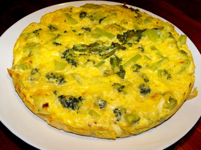 This popular broccoli quiche recipe with feta cheese can be served warm, as a sidedish or enjoyed as a snack throughout the day and fill a lunchbox.  